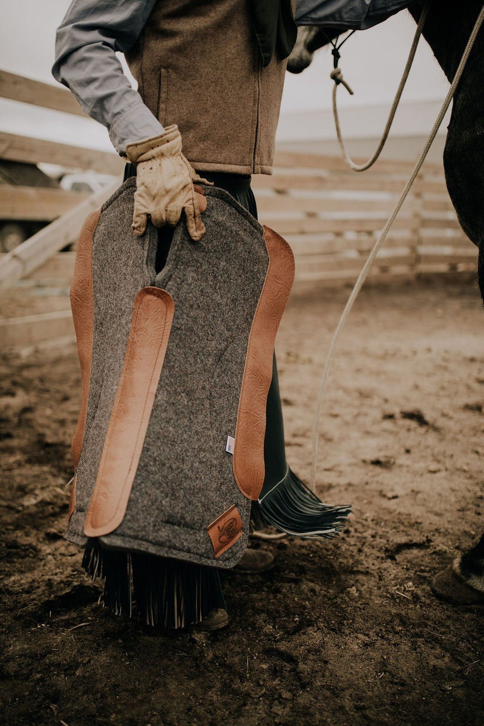 Contour Classic Saddle Pad Grey - Brown Wear Leather - Corro